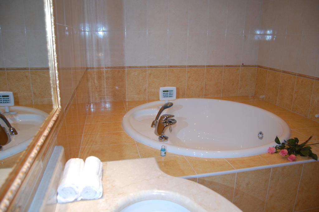 Hotel Motel Gold Calcinate Екстер'єр фото