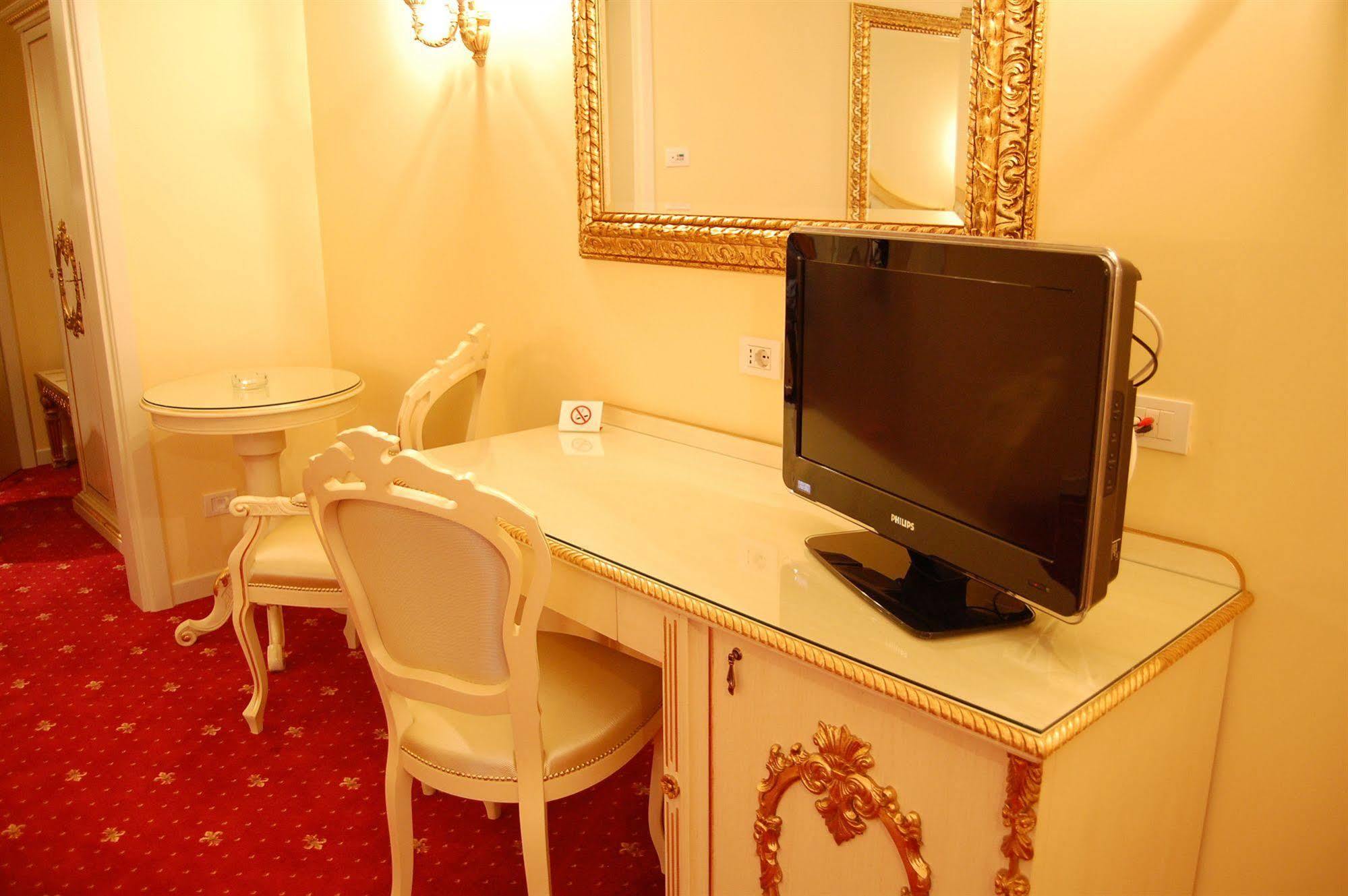 Hotel Motel Gold Calcinate Екстер'єр фото