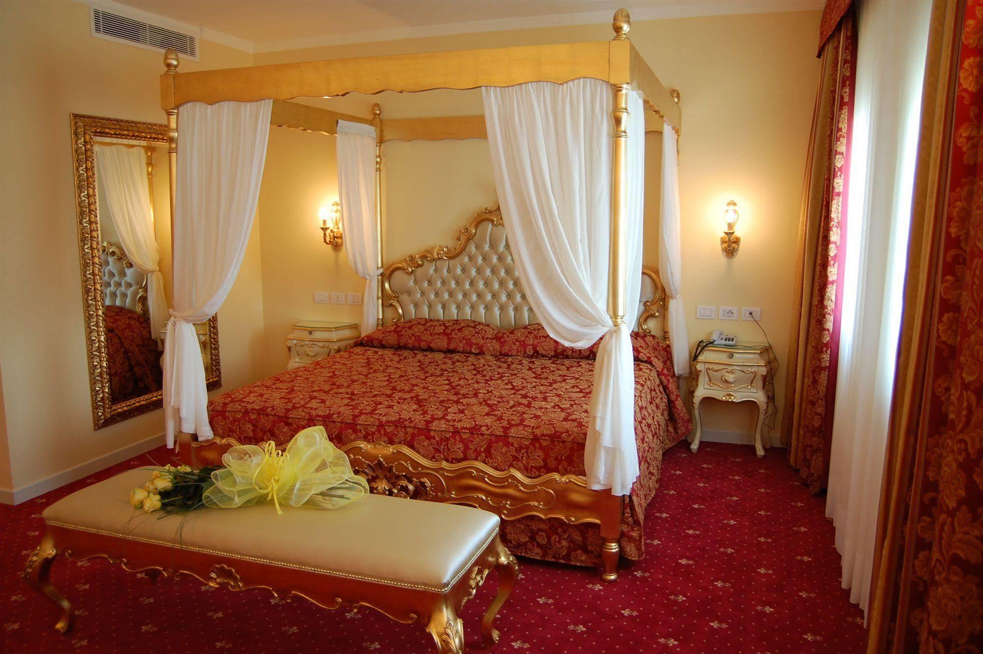 Hotel Motel Gold Calcinate Екстер'єр фото