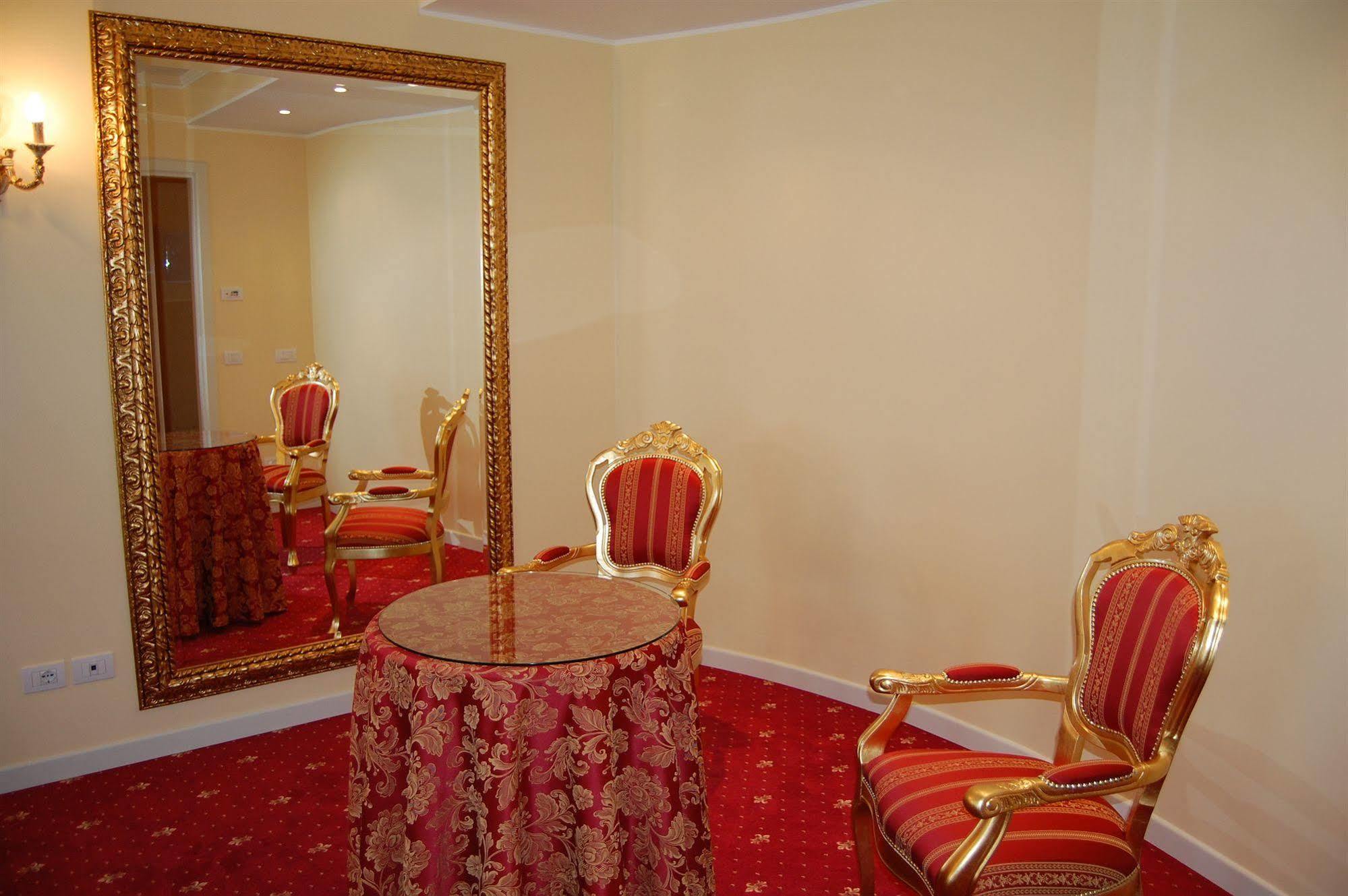 Hotel Motel Gold Calcinate Екстер'єр фото