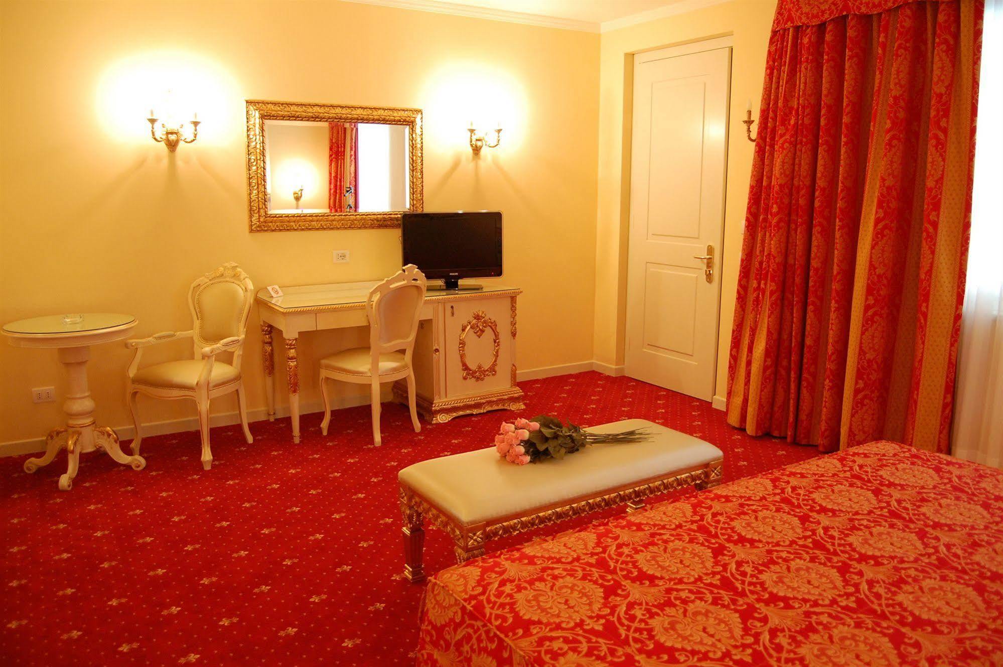 Hotel Motel Gold Calcinate Екстер'єр фото