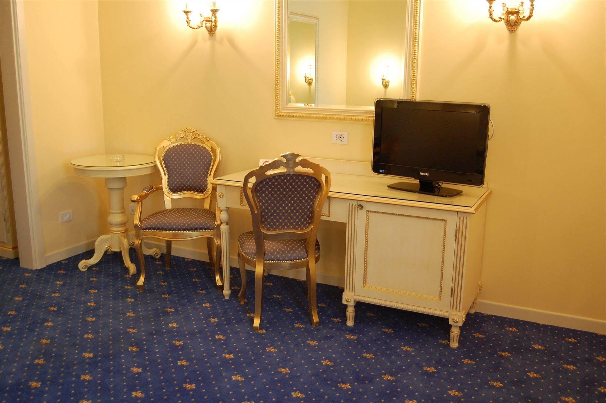 Hotel Motel Gold Calcinate Екстер'єр фото