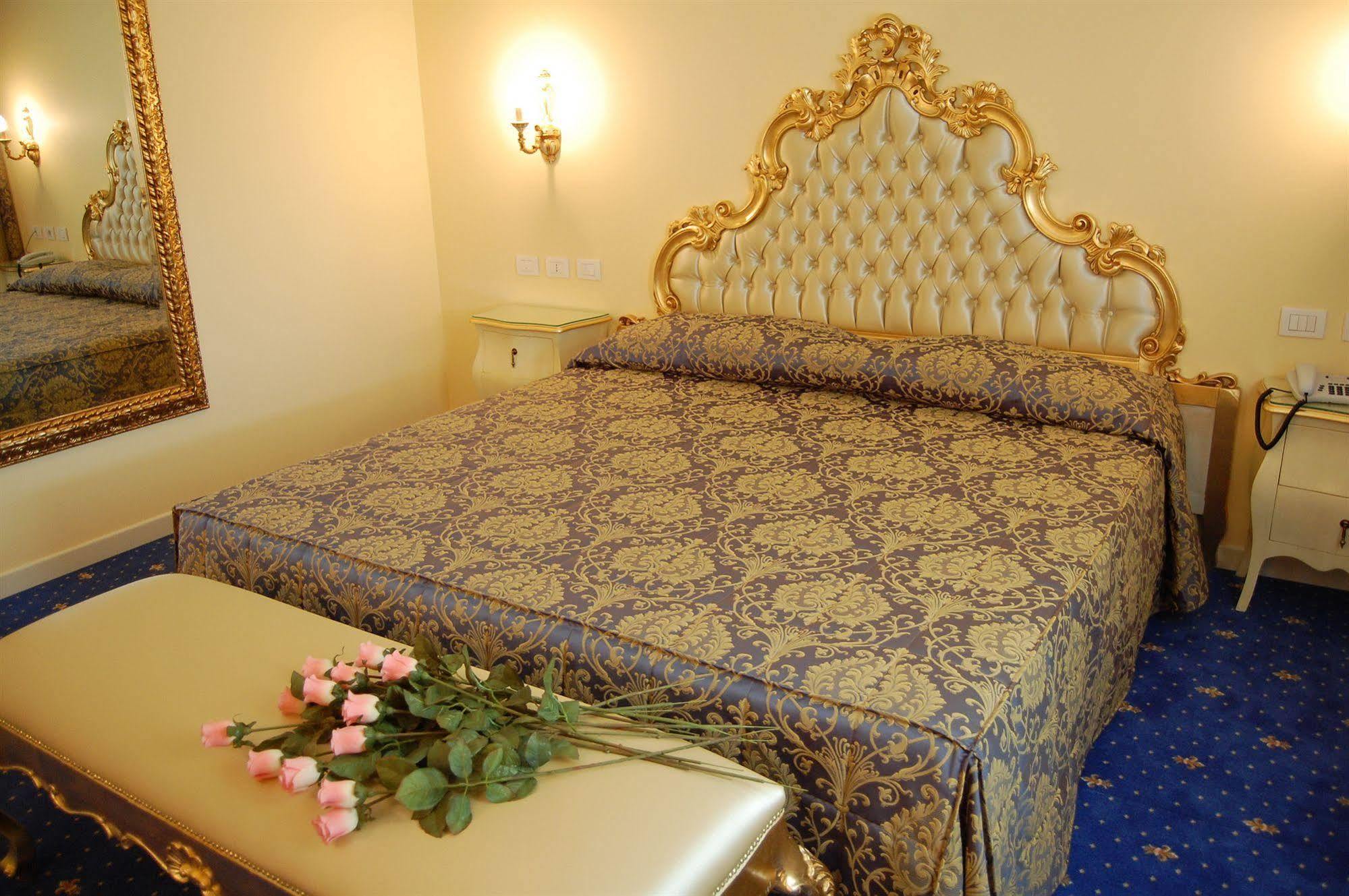 Hotel Motel Gold Calcinate Екстер'єр фото