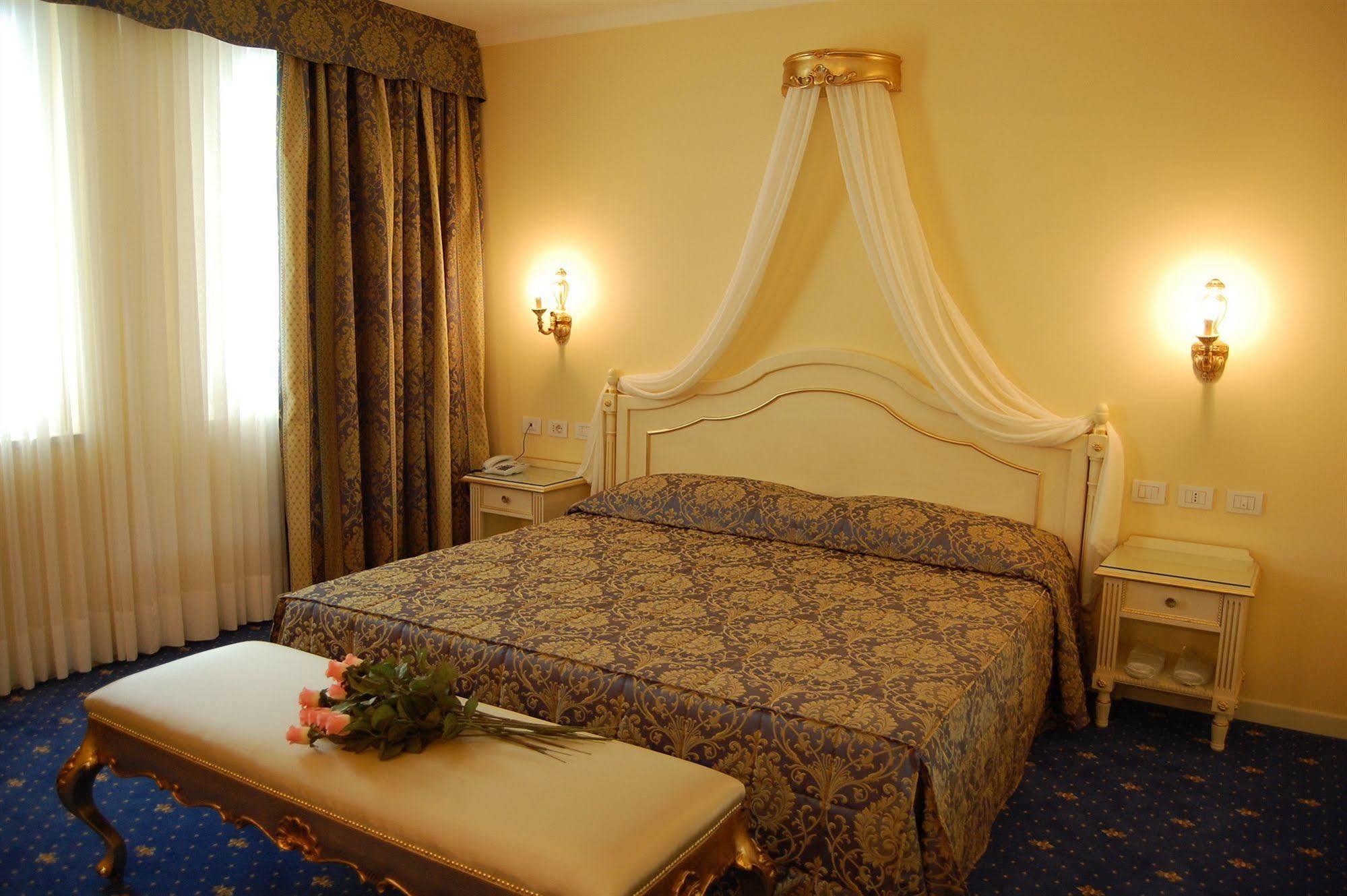 Hotel Motel Gold Calcinate Екстер'єр фото