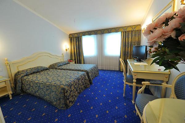 Hotel Motel Gold Calcinate Екстер'єр фото